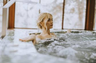 Wie Sie Ihren Whirlpool winterfest machen – das richtige Überwintern kann Schäden vorbeugen